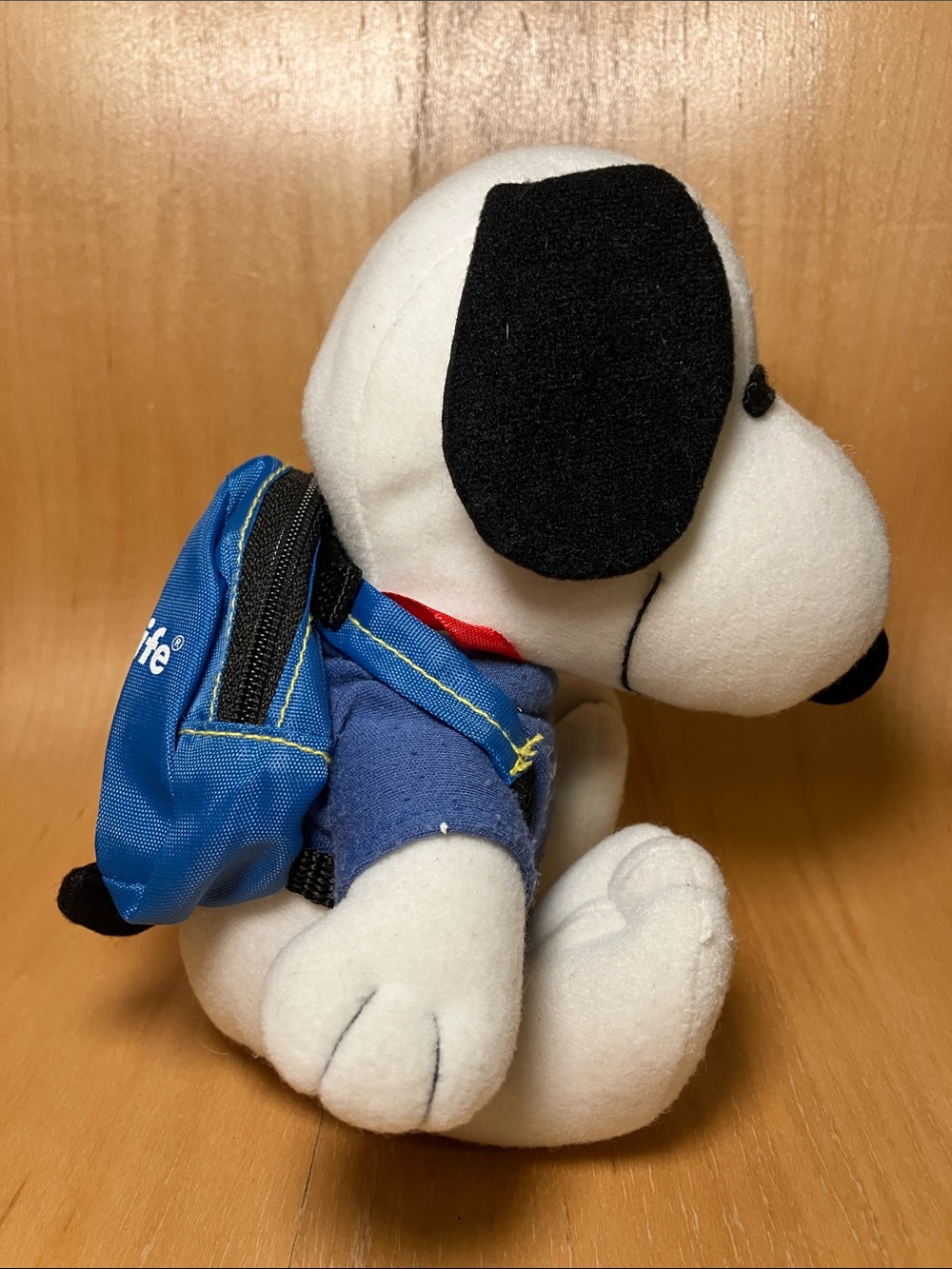 MetLife Promotional Beagle Scout Snoopy Plush with Working Backpack - Picture 4 of 10